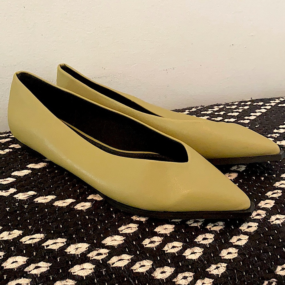 NWOT Olive green flats size 9/9.5